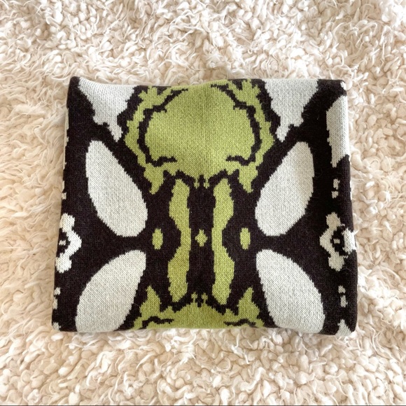 Gorgeous cashmere blend snake pattern knit wrap - Picture 4 of 6